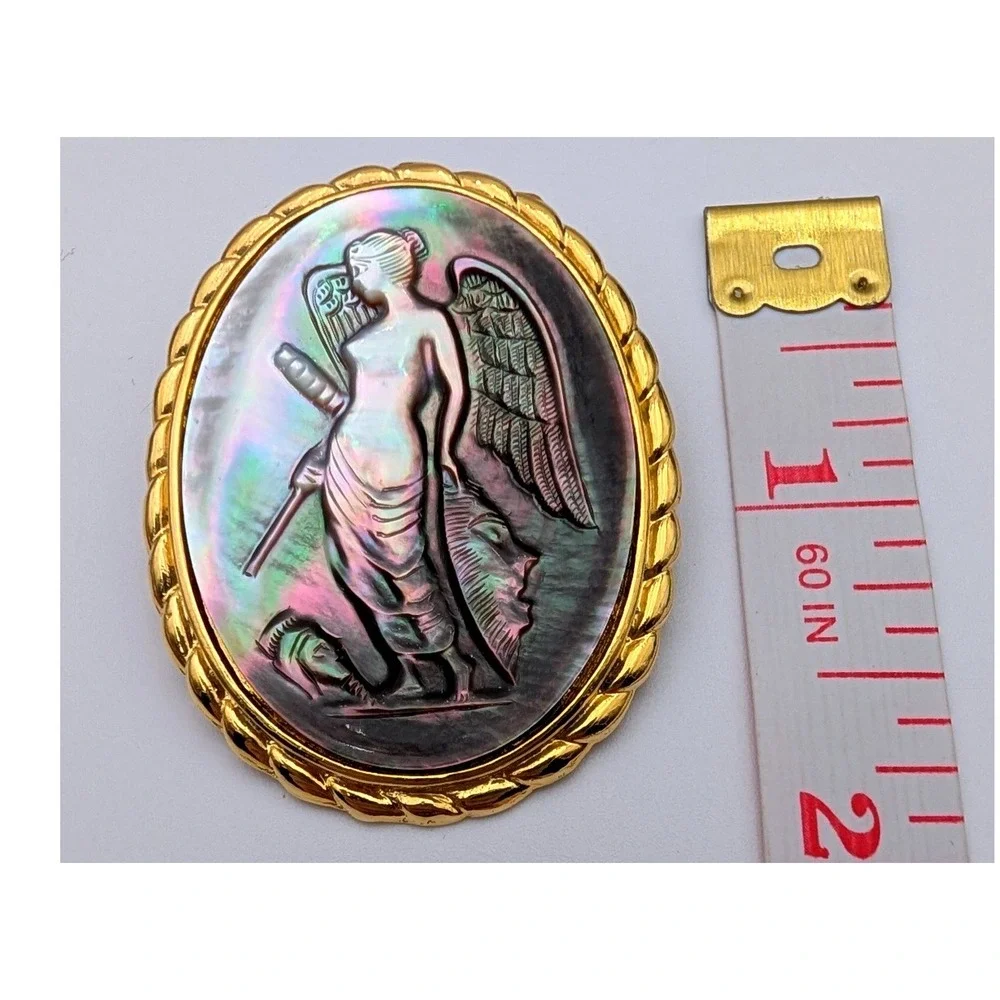 Vintage Black Mother of Pearl Cameo Brooch Pendant Gold Tone Winged Goddess 2in